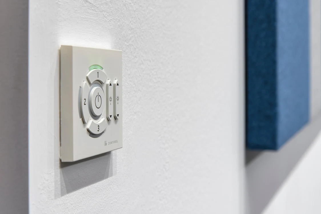 A control unit for a CIRCLE Kit lighting system is mounted on a white wall.