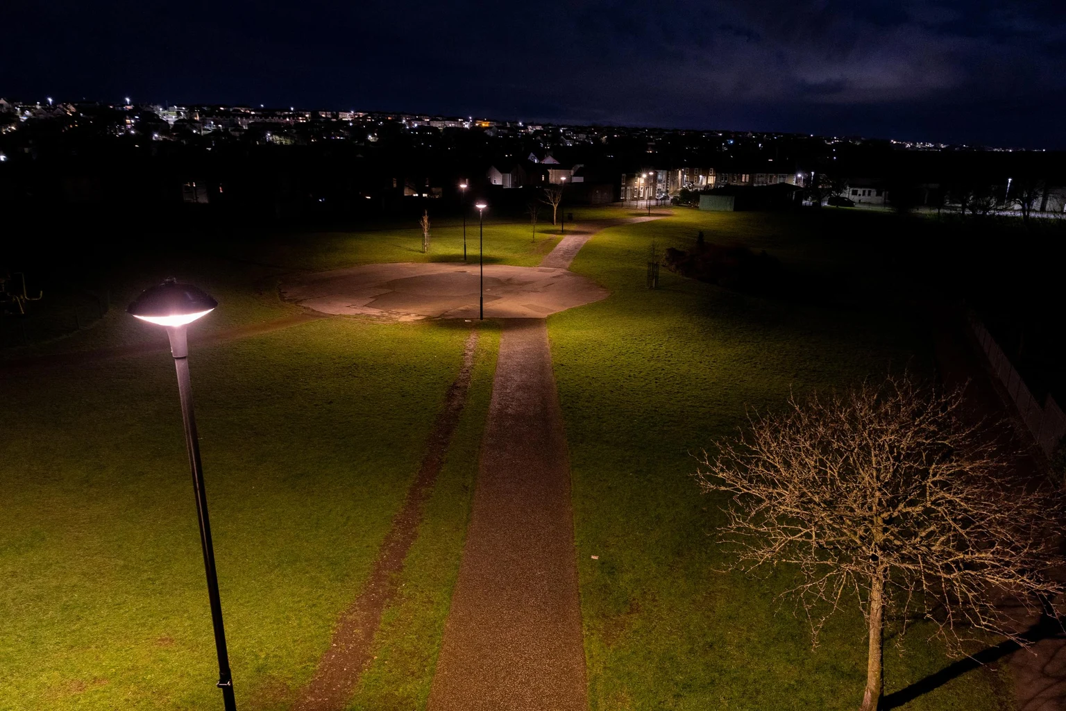 Vulcan Park bij nacht, met regelbare verlichting voor van de nachtelijke biodiversiteit
