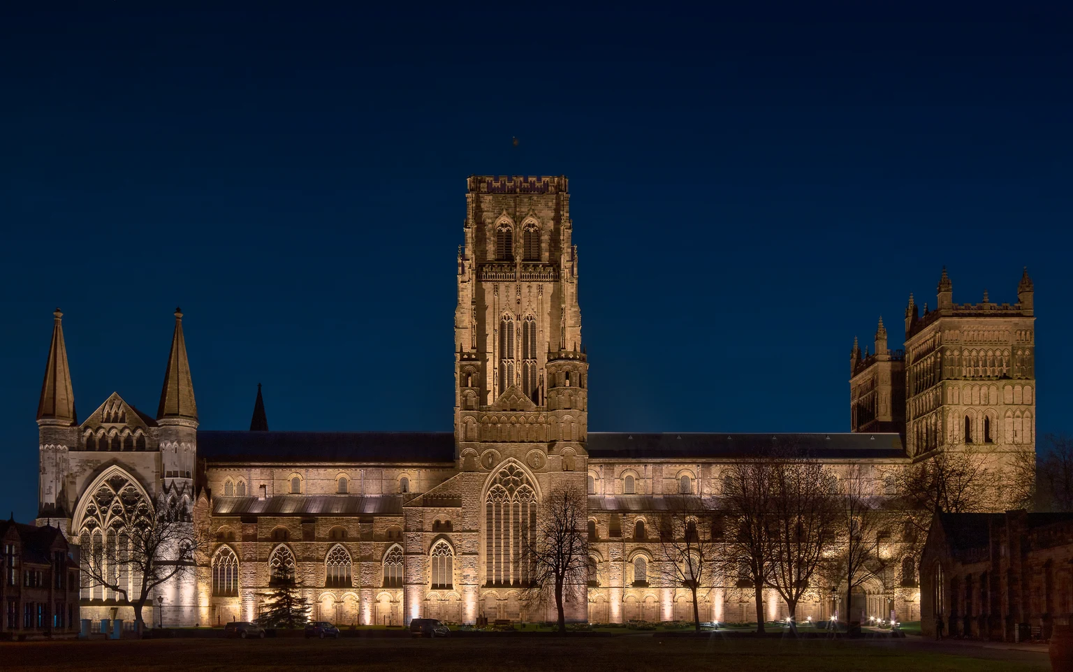 Kathedrale von Durham bei Nacht, beleuchtet mit Thorn Contrast