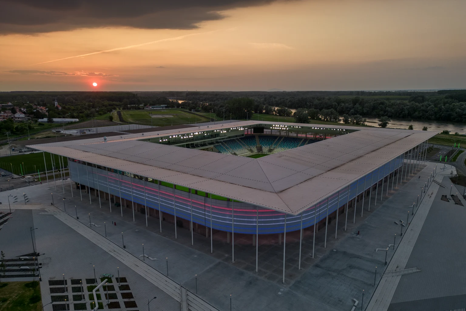 Fassadenbeleuchtung der Opus Arena in Kroatien von Thorn Lighting