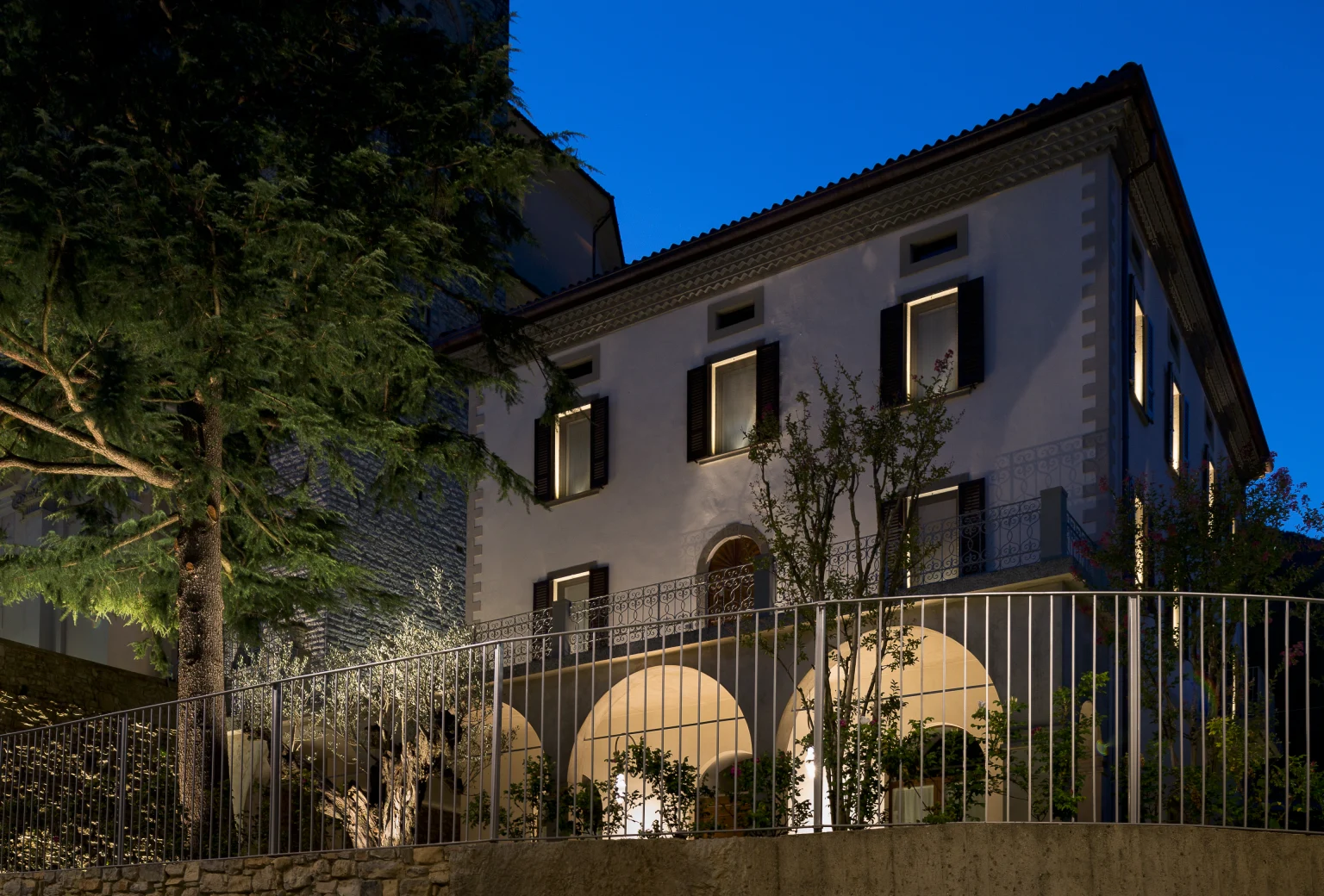 Soluzione di illuminazione per vani finestra Axyl Etch di Thorn Lighting