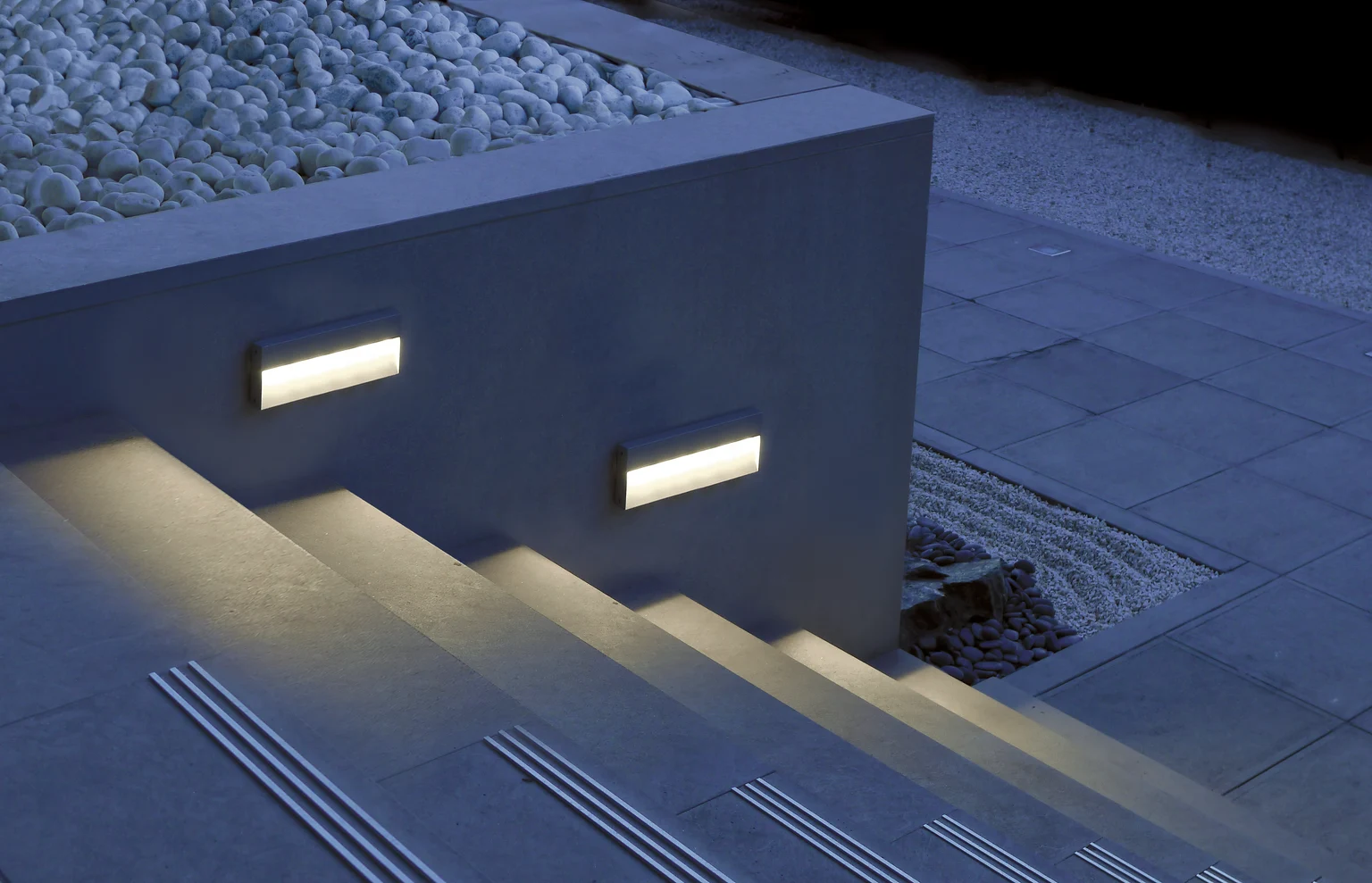 Apparecchio di illuminazione a parete Axyl Stride di Thorn Lighting