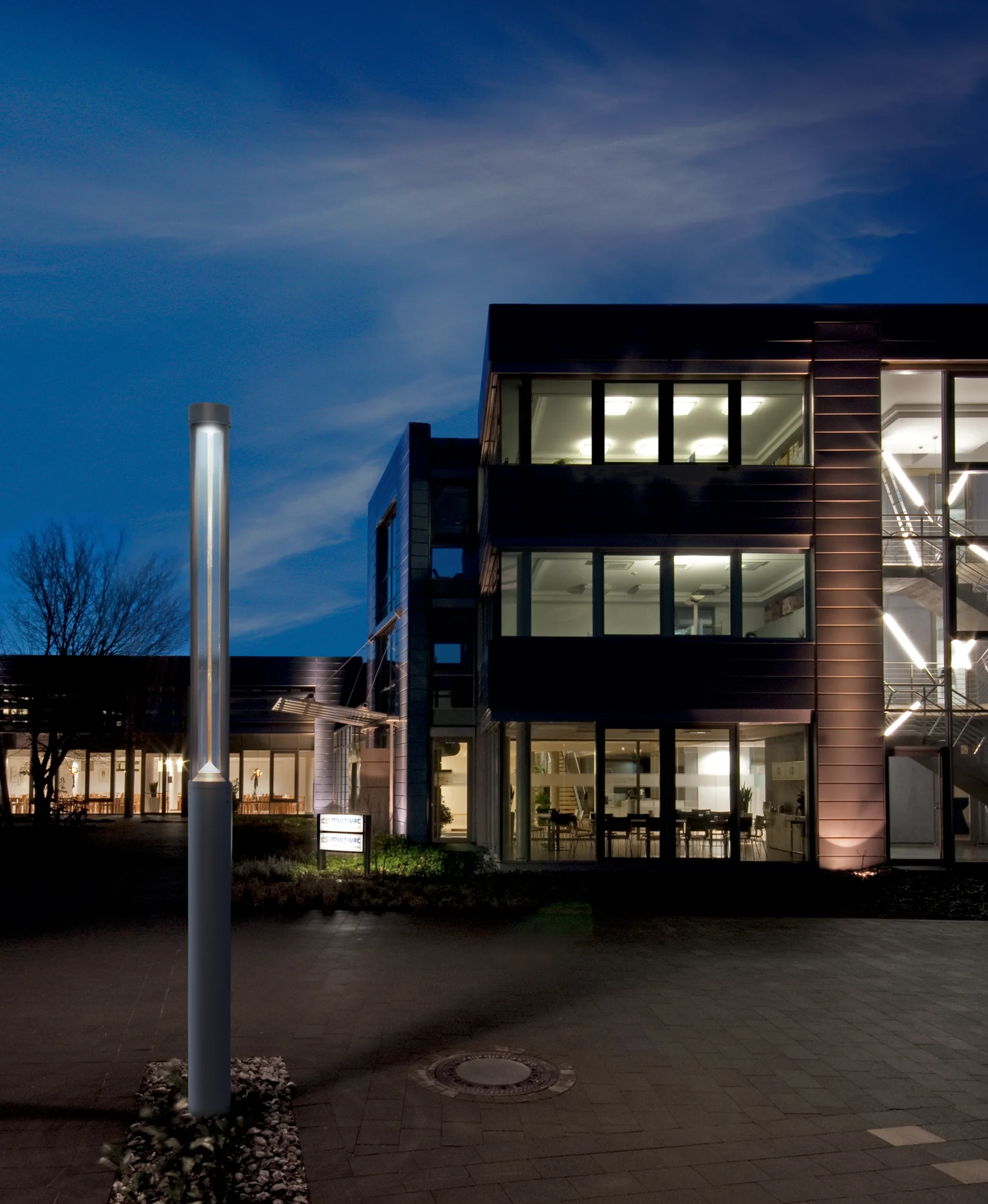 Luminaire sur mât élégant Cesar Strut par Thorn Lighting