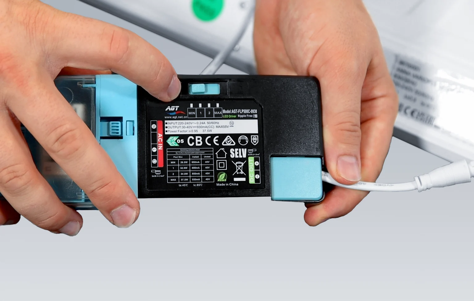 Un'immagine che mostra l'interruttore FLEX su Anna per modificare l'intensità della luce