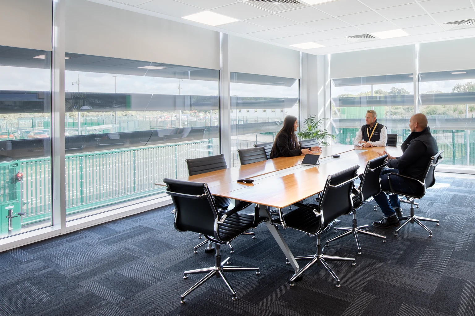 Un'immagine di Omega Pro utilizzato per illuminare una sala riunioni in un DataCentre nel Regno Unito.