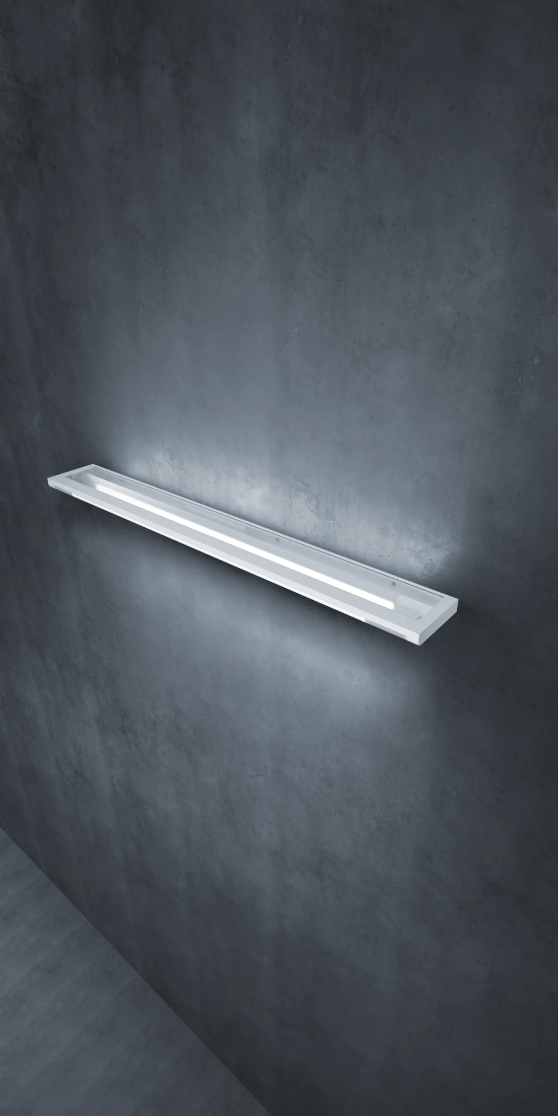 Die CALMEA-Leuchte bietet gleichmäßige, indirekte Beleuchtung an einer grauen Wand in einem minimalistischen Raumkonzept.