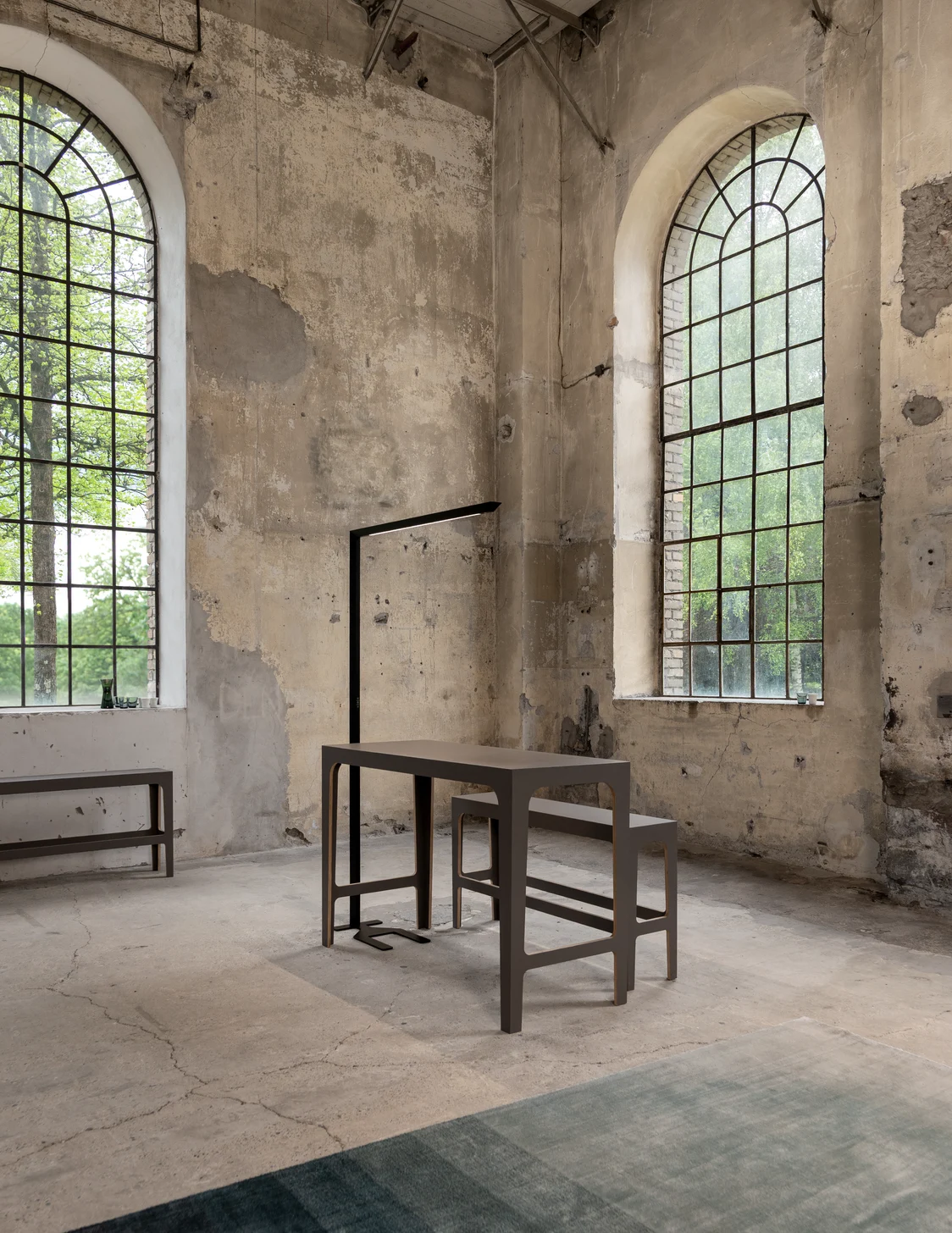 Image du luminaire sur pied SKENA noir et simple de Zumtobel