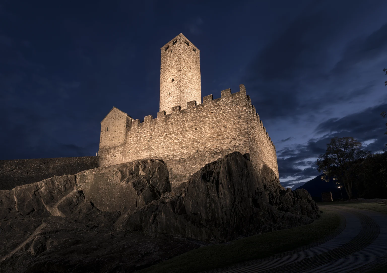 Projecteur Contrast de Thorn Lighting utilisé à la forteresse de Bellinzone 