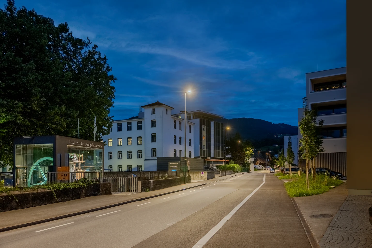 Dornbirn wird nachts von Isaro Pro beleuchtet