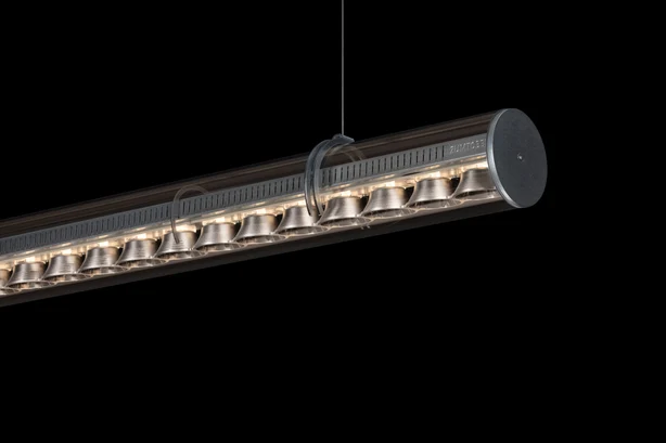 Luminaire Solena devant un fond noir