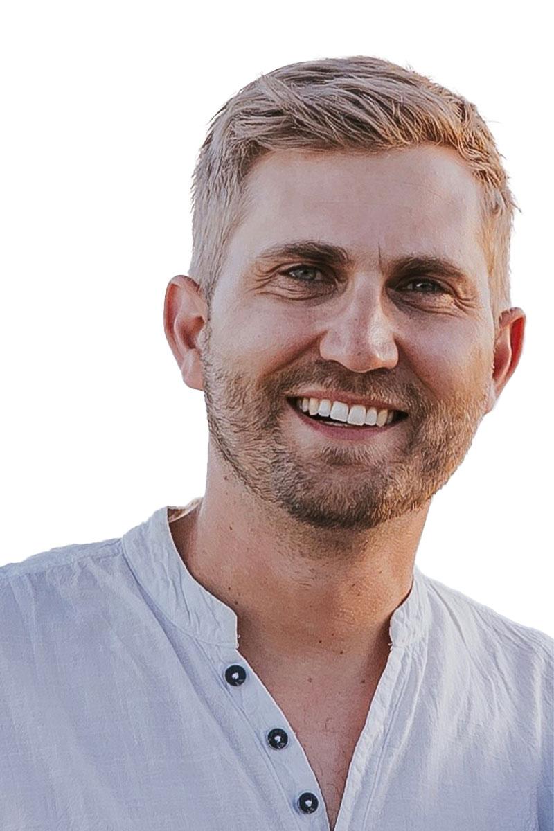 Portraitfoto von Adrian Rüegger