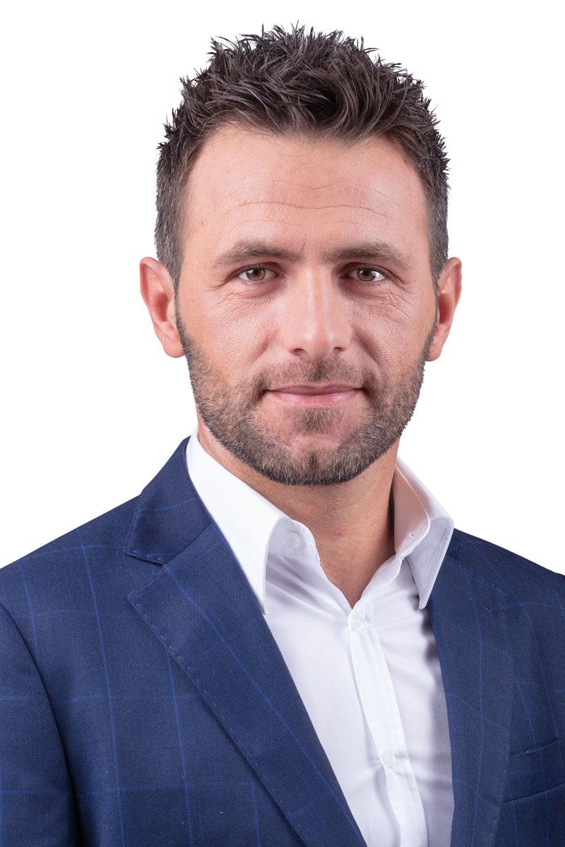 Portraitfoto von Thaqaj Shqiprim