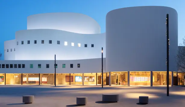 Produktbild Hess Shadow Lights vor beleuchteten Gebäude