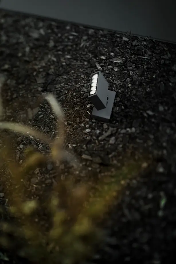 Outdoor Flutlicht Edge Spot in einer Gartenanlage