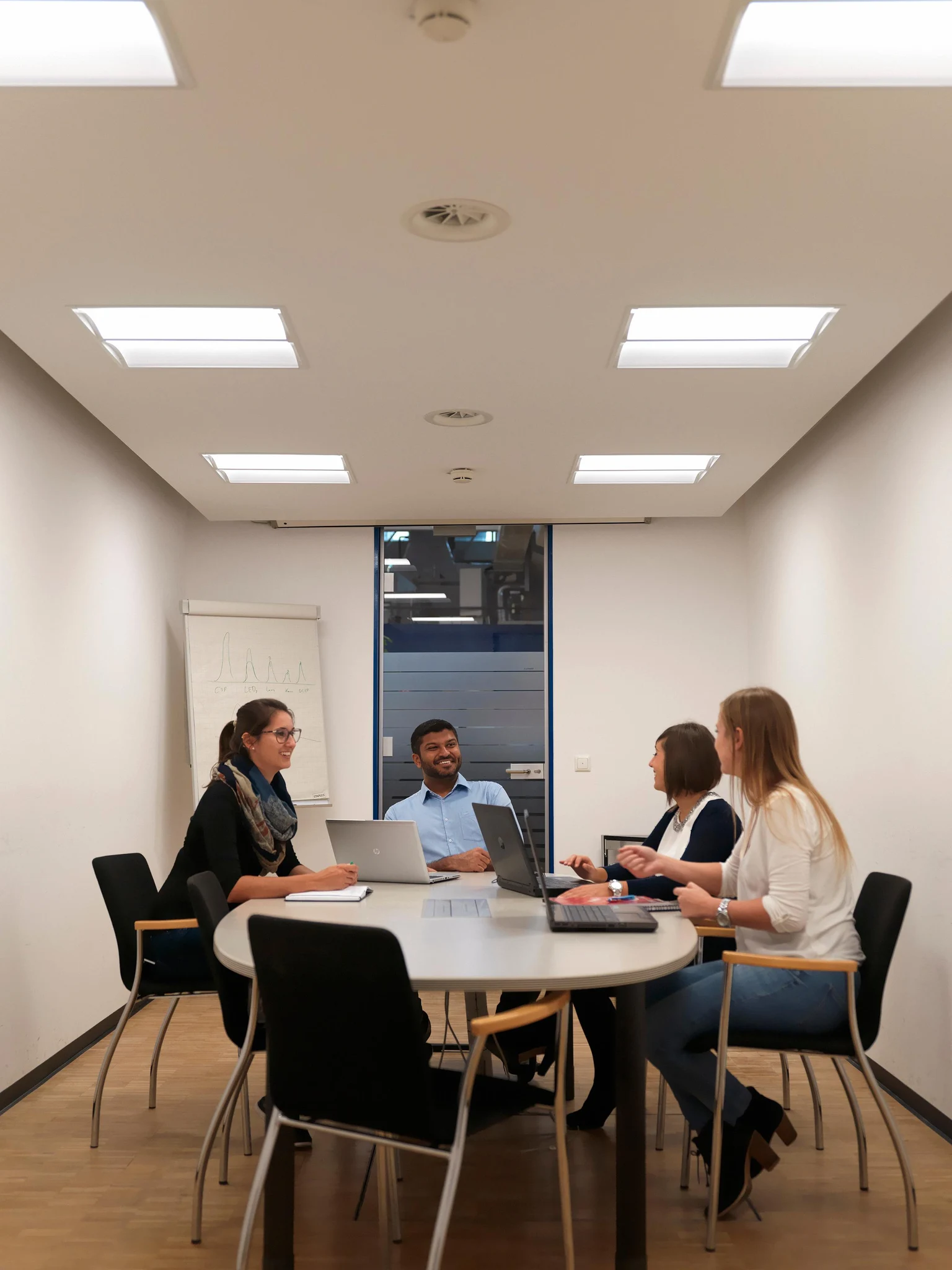 IQ Wave – modulare Einbau-Beleuchtungslösung für Büros von Thorn Lighting