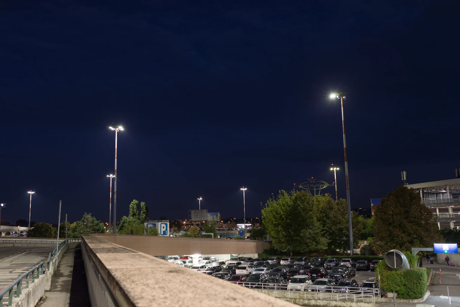 Areaflood Pro 2 is een compleet assortiment functionele schijnwerpers, verkrijgbaar in vijf verschillende formaten, van 4000 tot 100.000 lumen