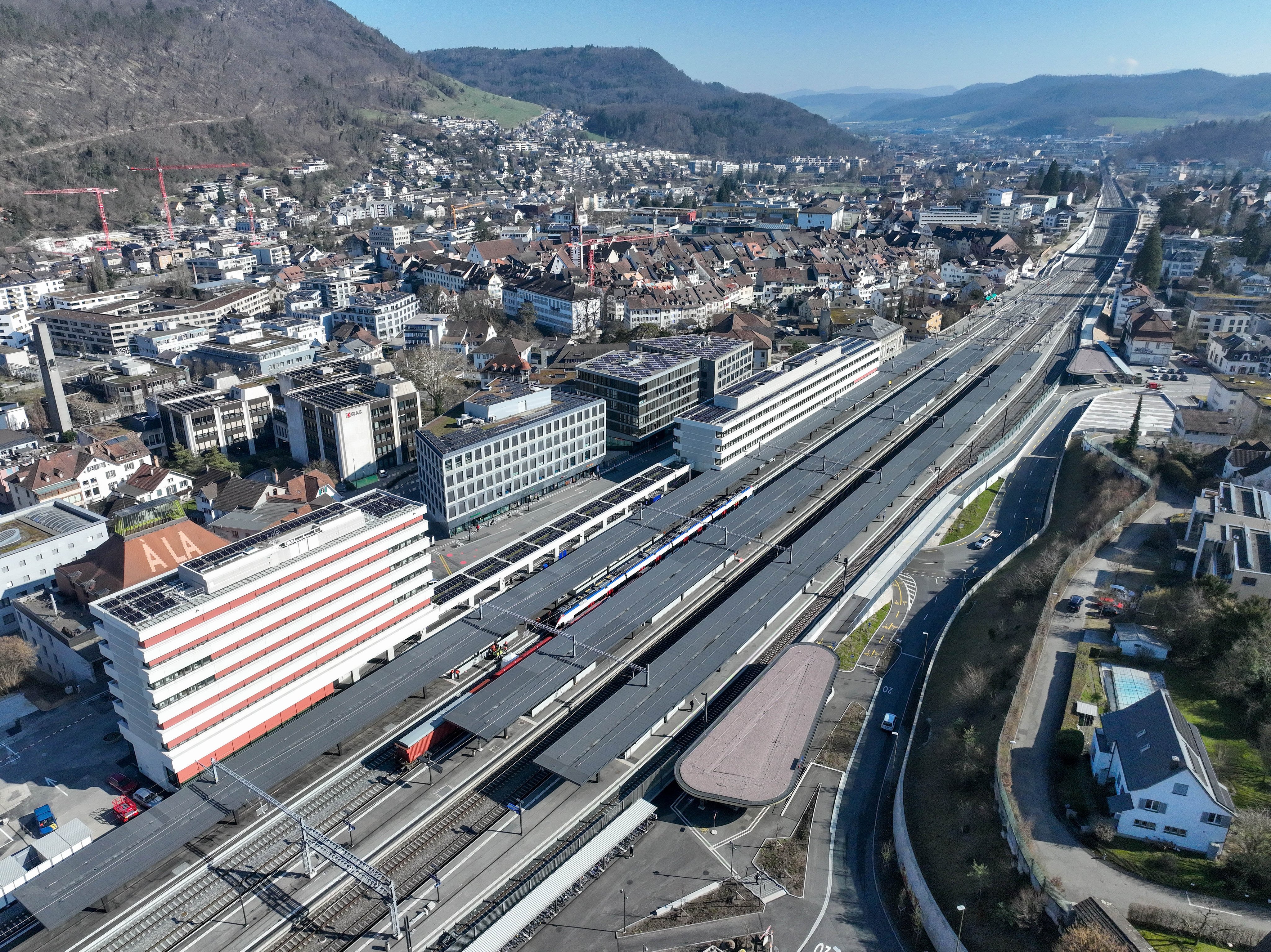 Luftaufnahme des neuen Bahnhof Liestal Anfang März 2025.