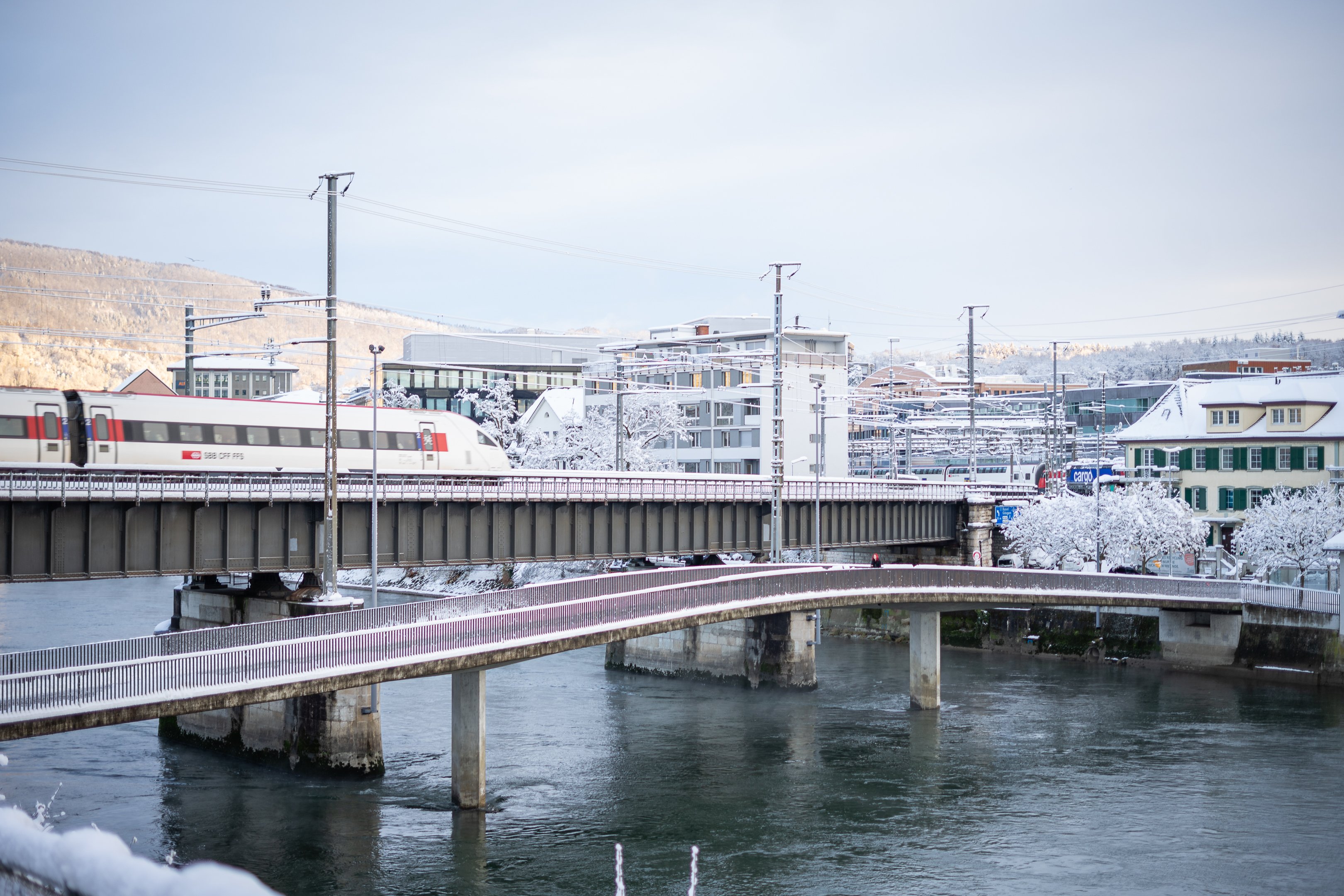 Starker Schneefall hat Bahnverkehr in der Schweiz beeinträchtigt
