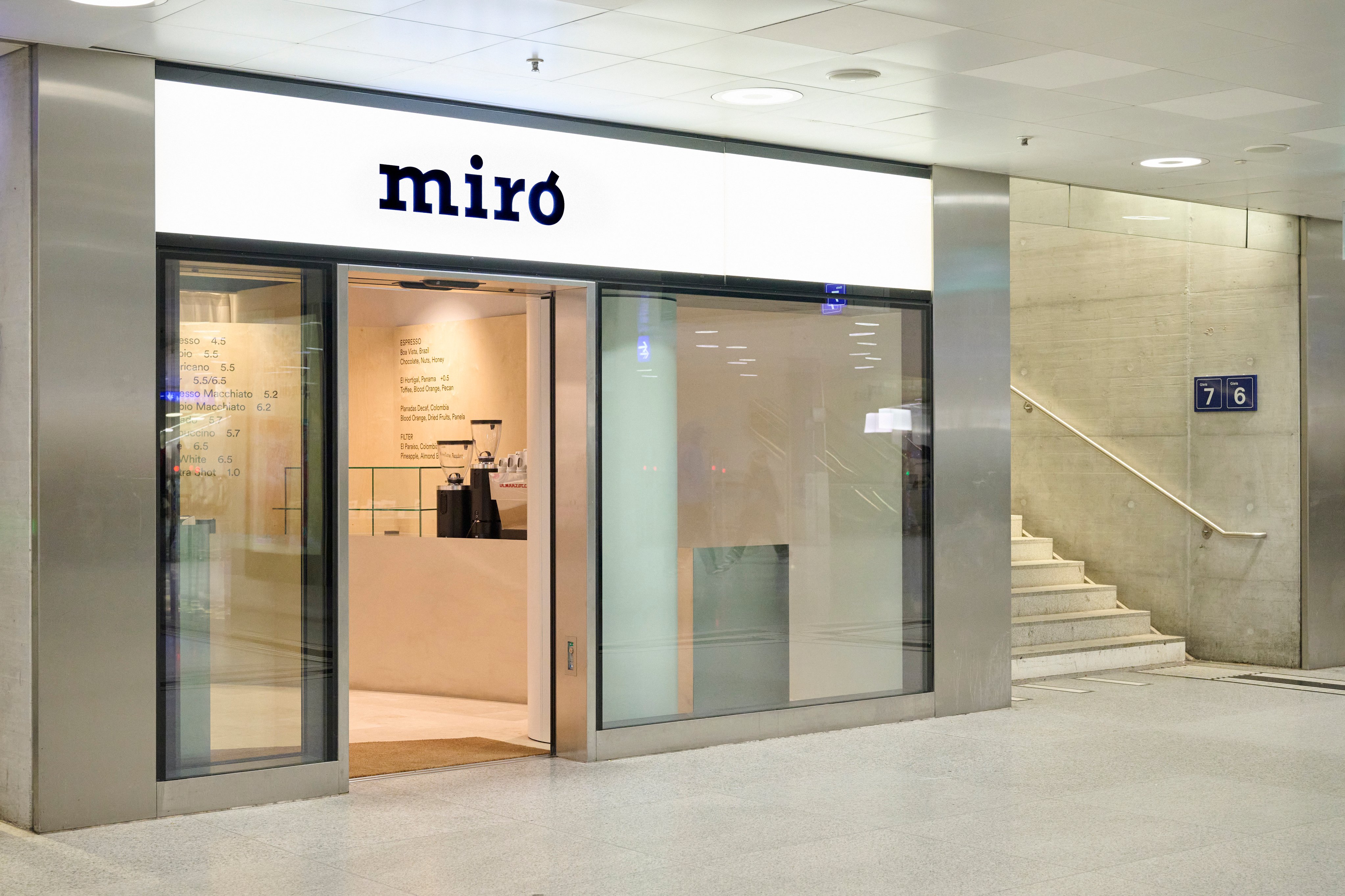 L’établissement miró vu de l’extérieur dans un passage inférieur des CFF