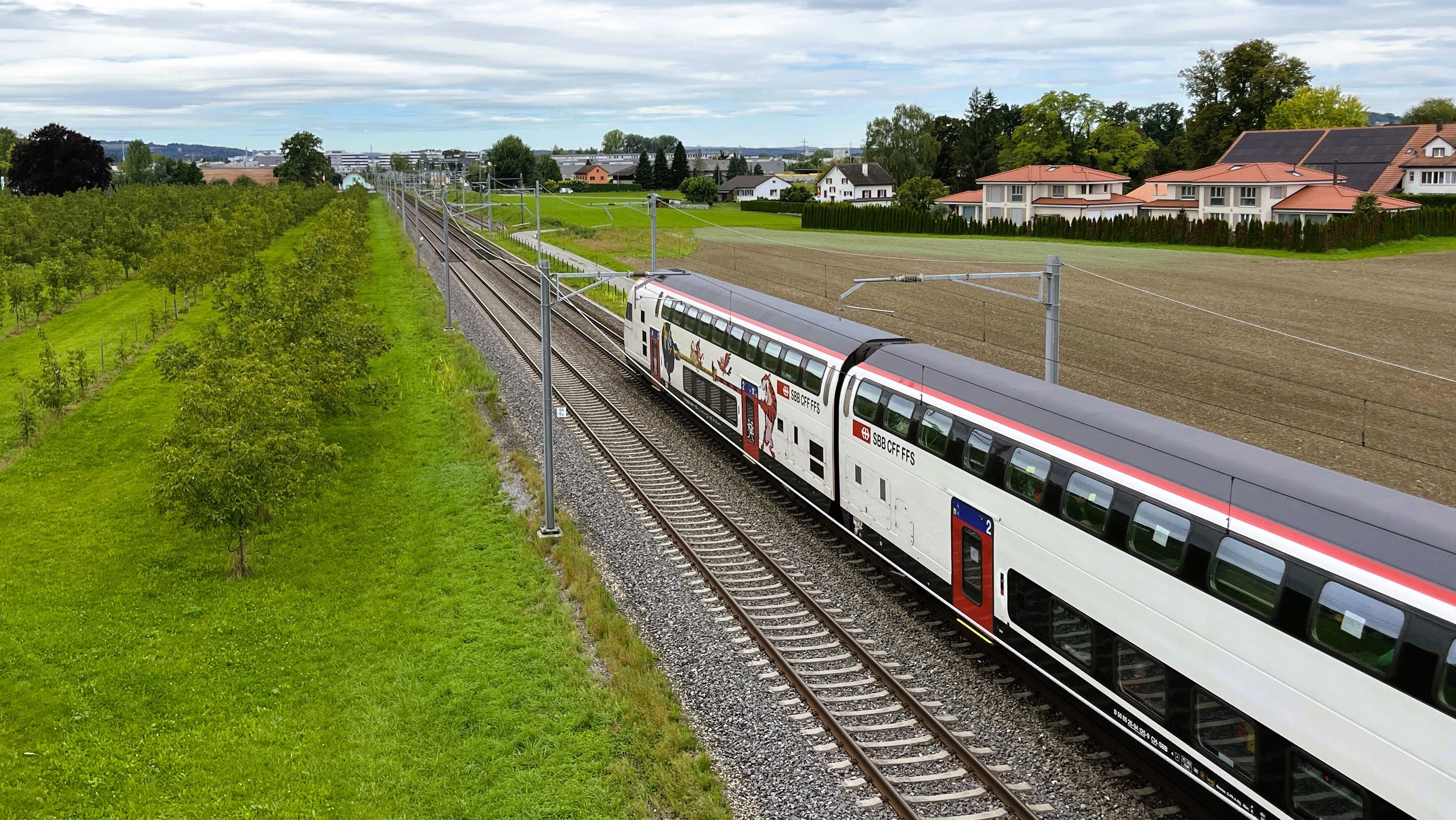 Ein Fernverkehrszug in der Nähe von Frauenfeld.