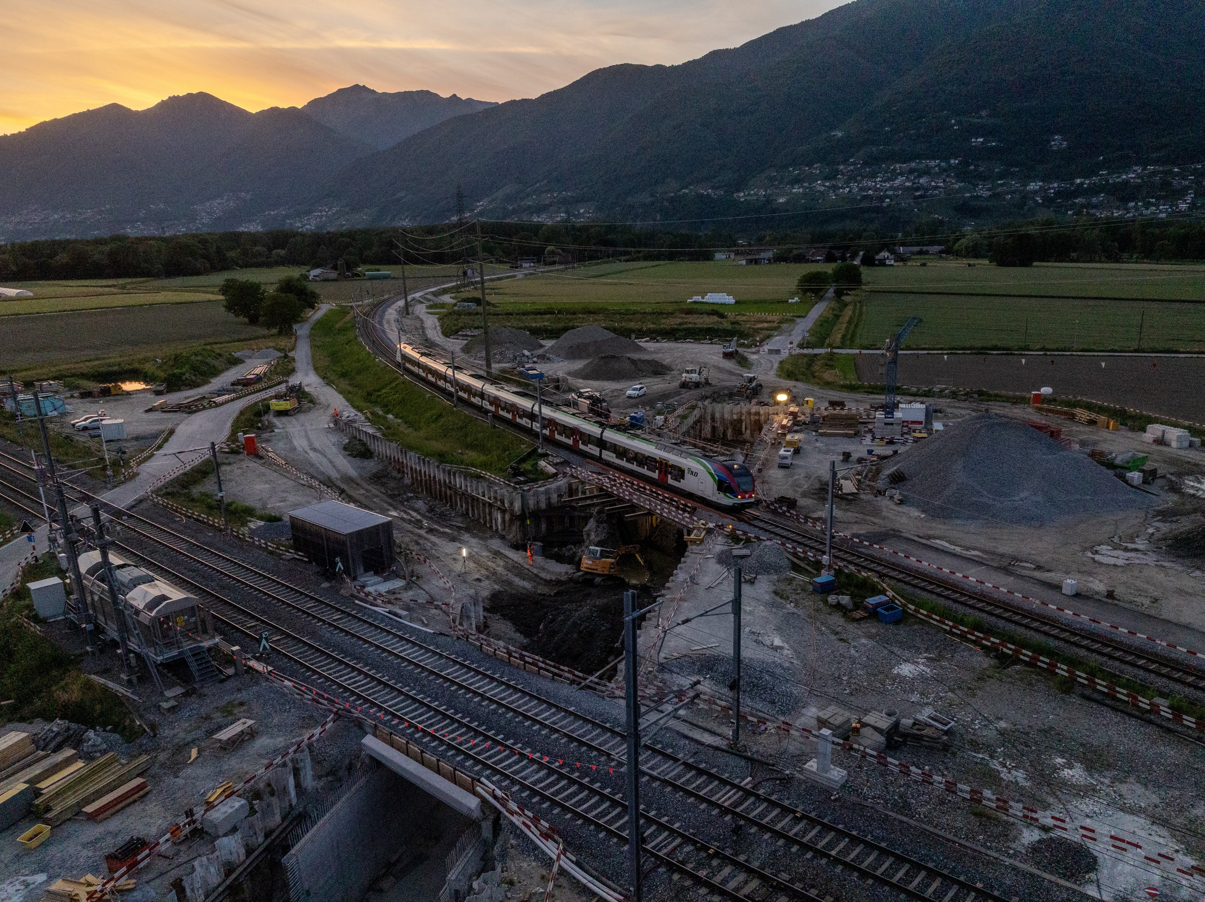 Secondo binario tra Contone e il Ponte Ticino: raggiunta un’importante tappa dei lavori