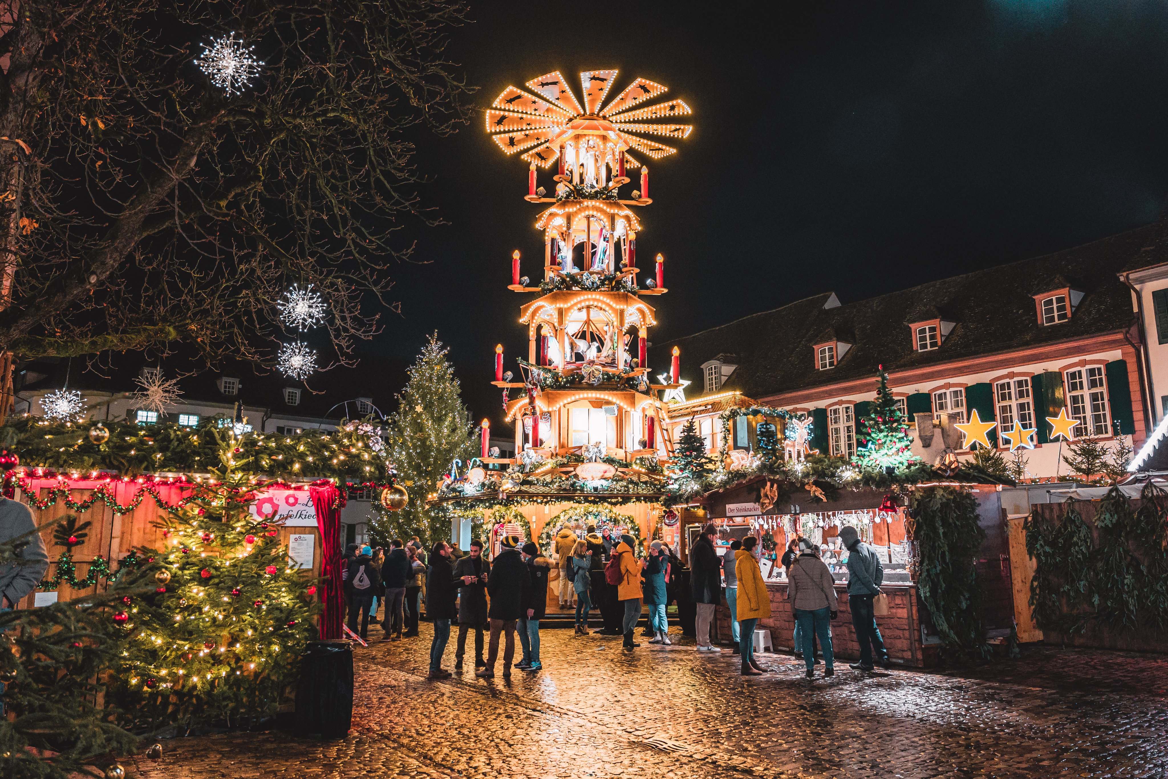 Un marché de Noël vu du ciel.