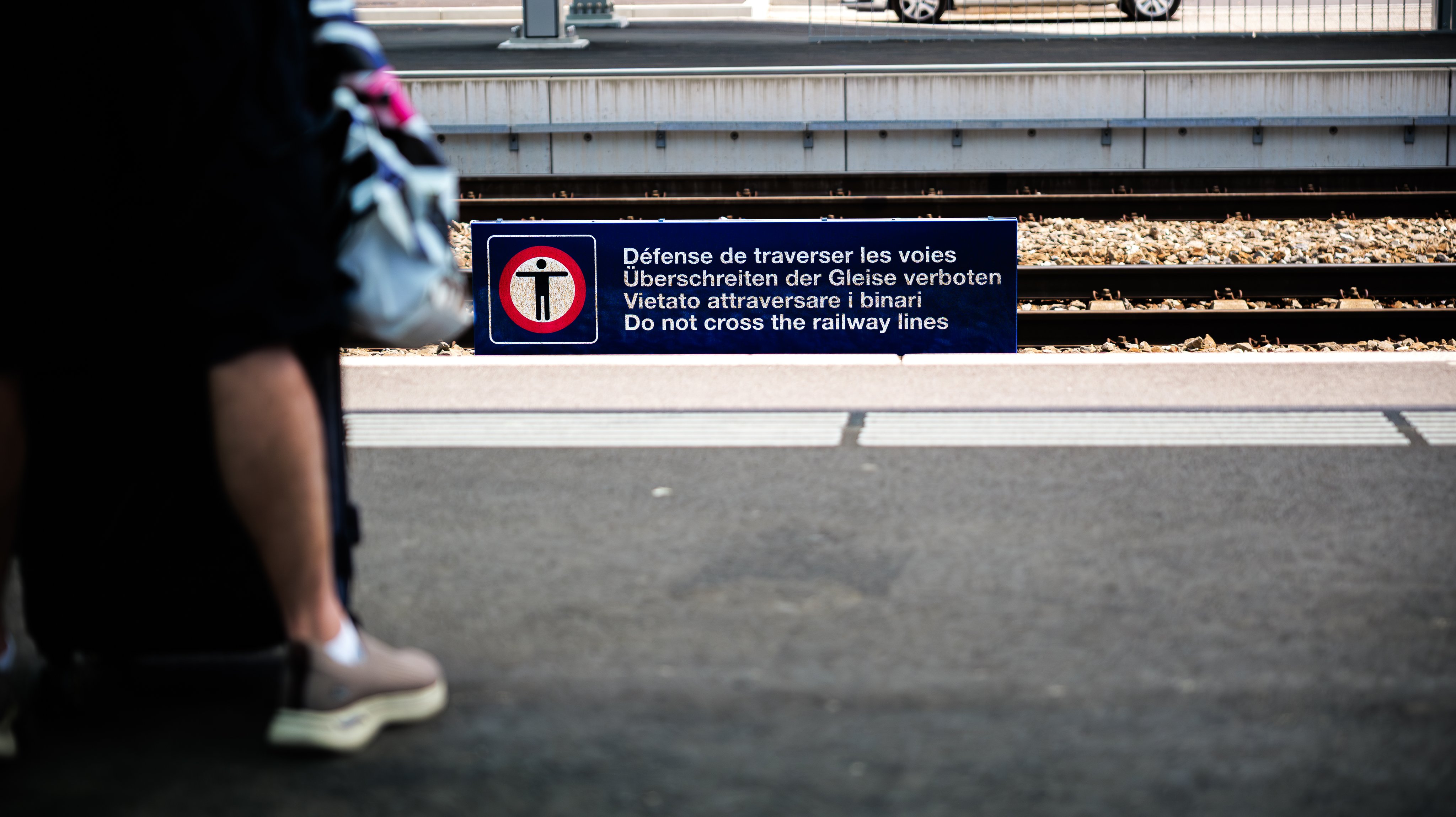 Traverser les voies = danger de mort!