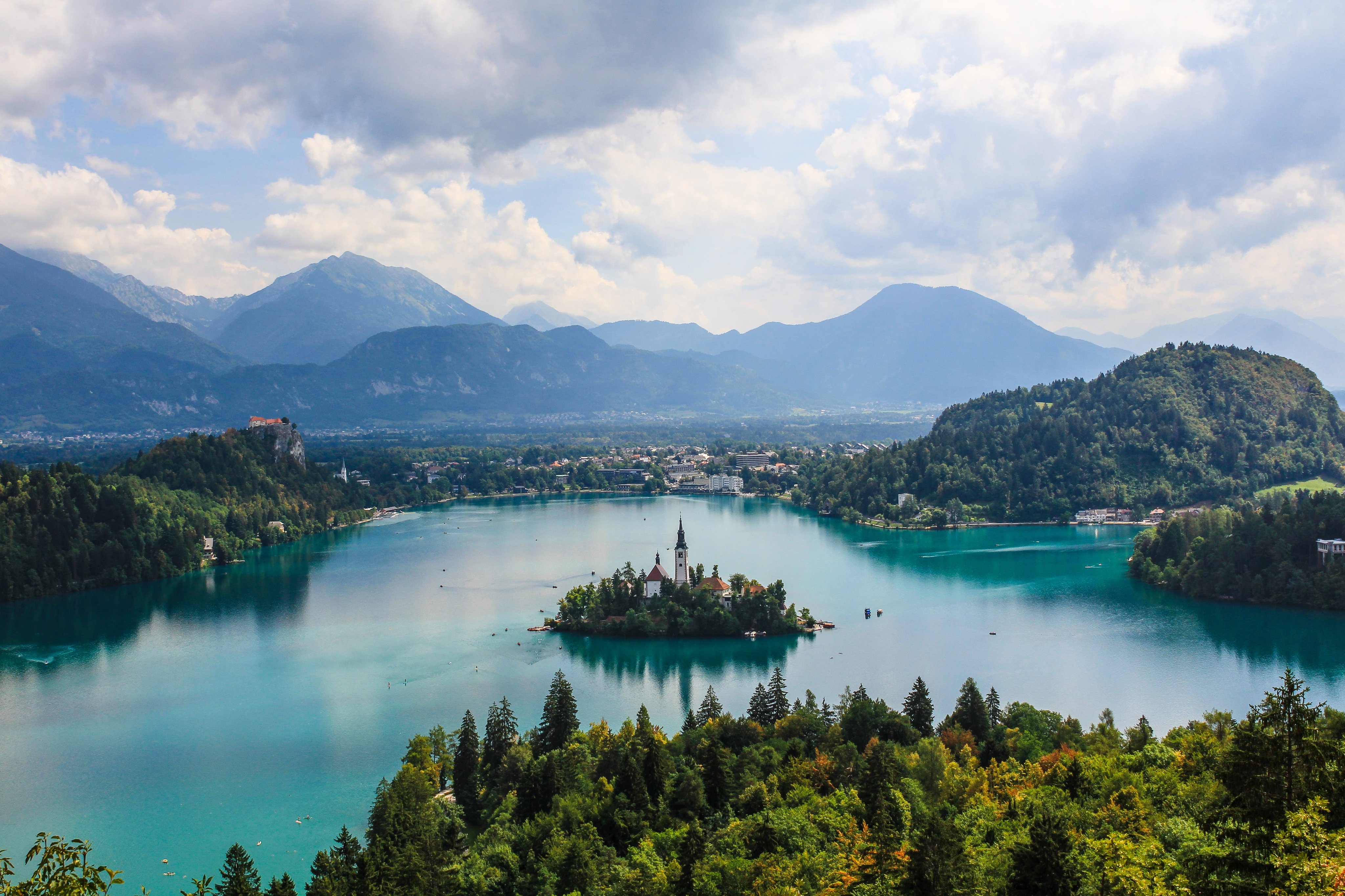Blick auf den Bleder See und auf die Insel.