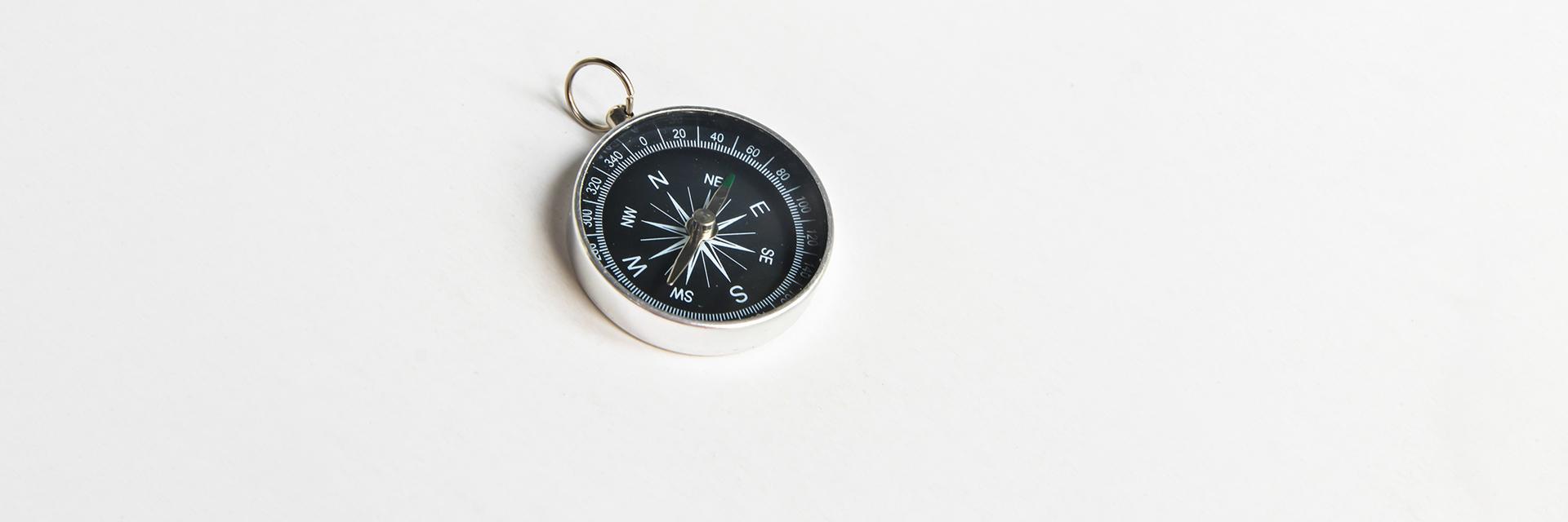 objects_white_compass