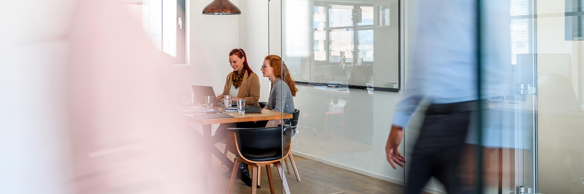 meeting_glass_room