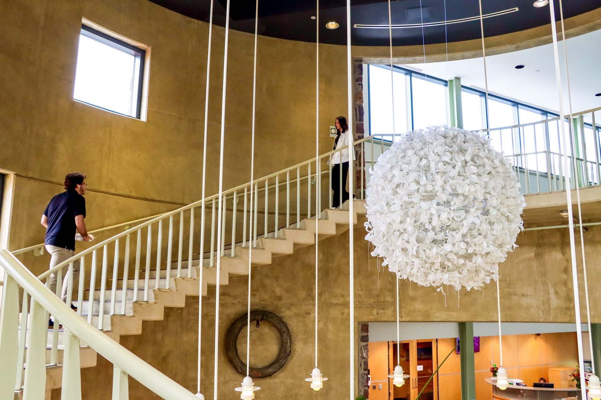 oaks-lobby-staircase