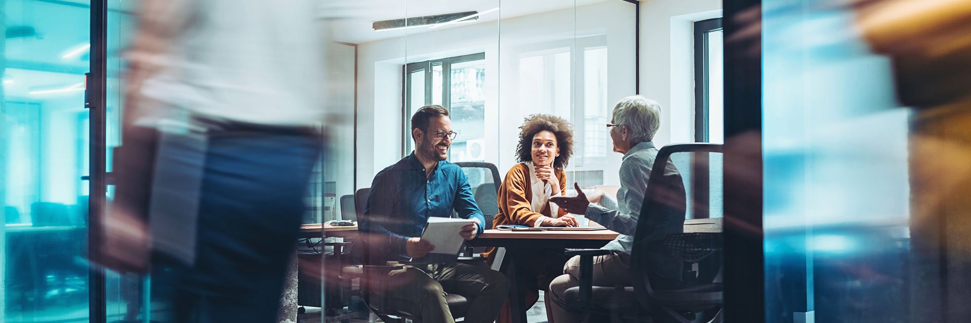 pro-services-people-desk