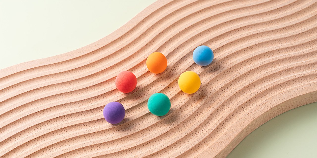 spheres-on-wavy-wood