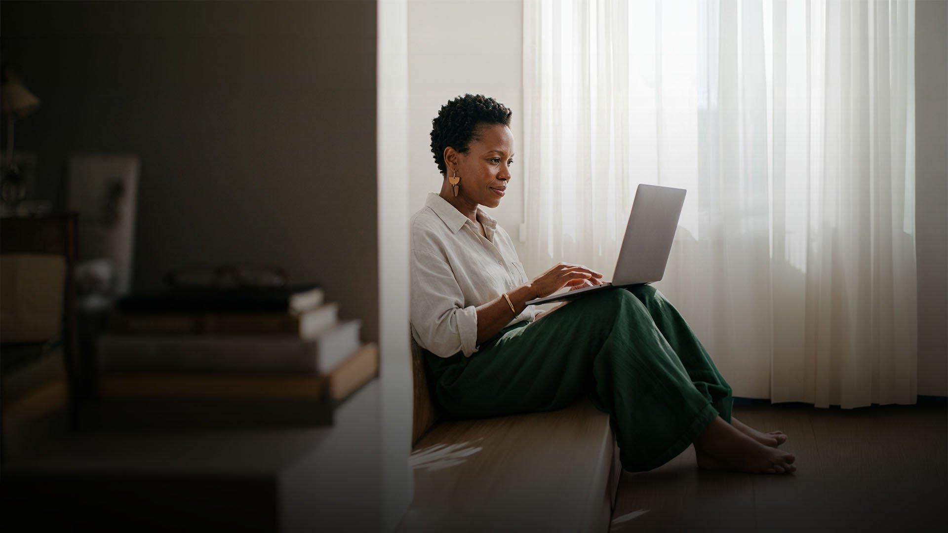 Woman using Taxfix on her laptop