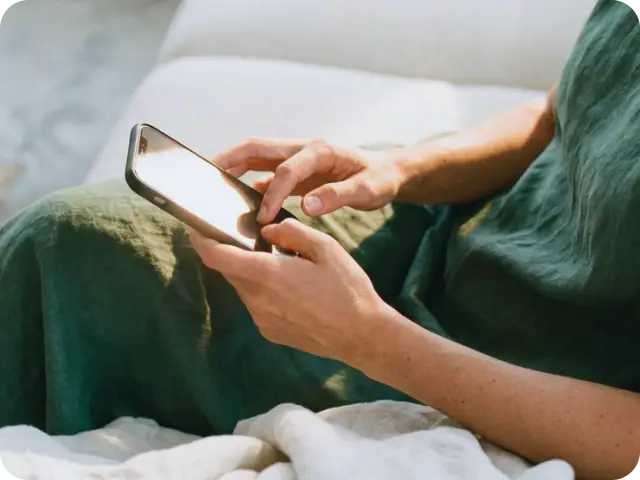 Person mit Handy