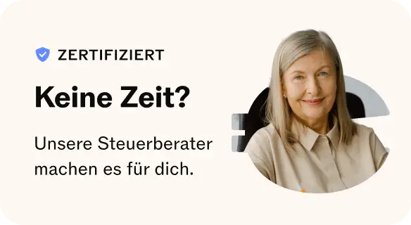 Zertifizierte Steuerberaterin mit grauen Haaren