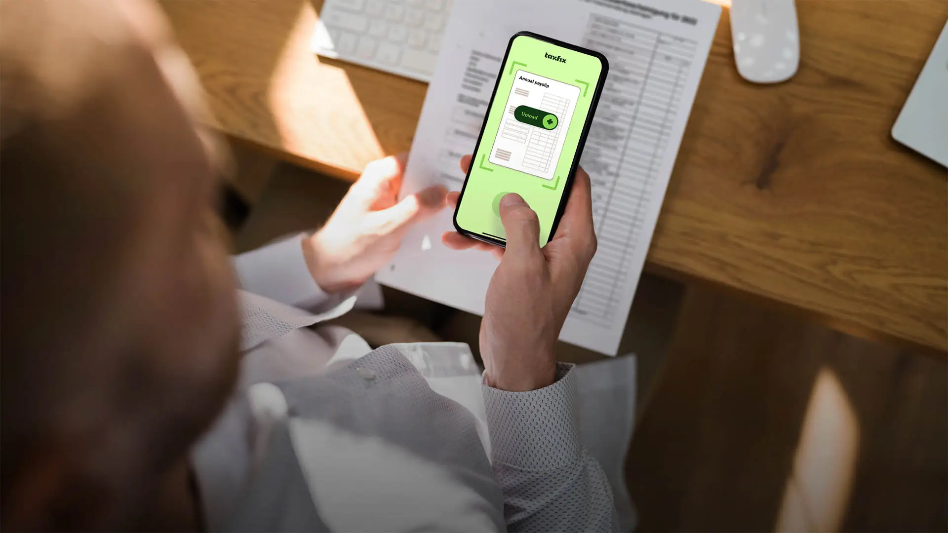 User scans payslip with Taxfix.