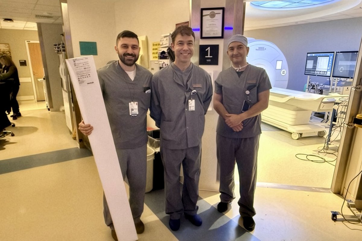 Dr. Bilchick standing with some colleagues in the MRI suite