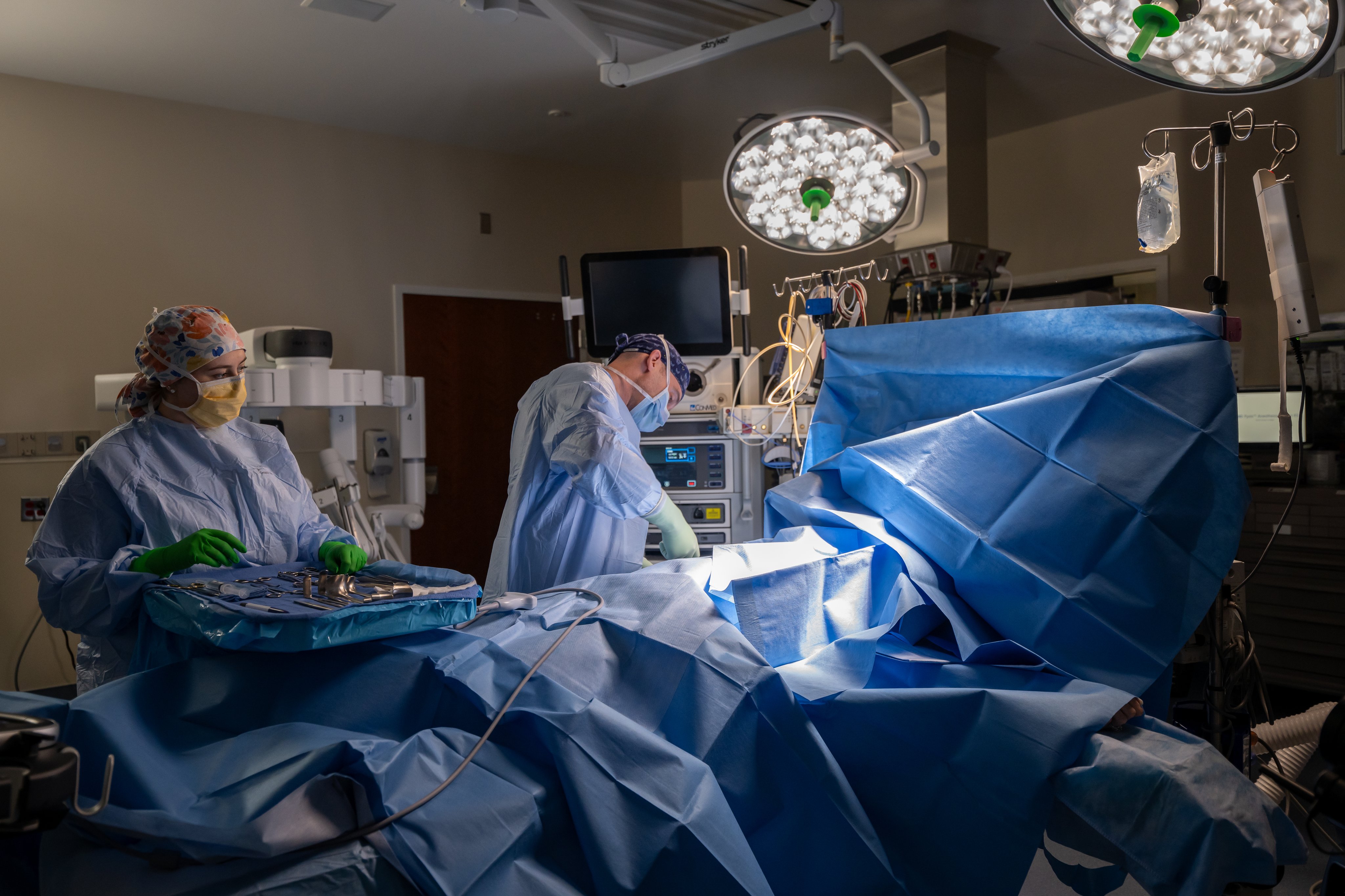 Heart surgeons in the operating room with a patient