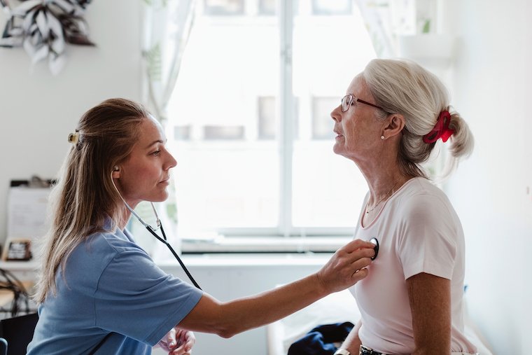 Woman gets heart checkup