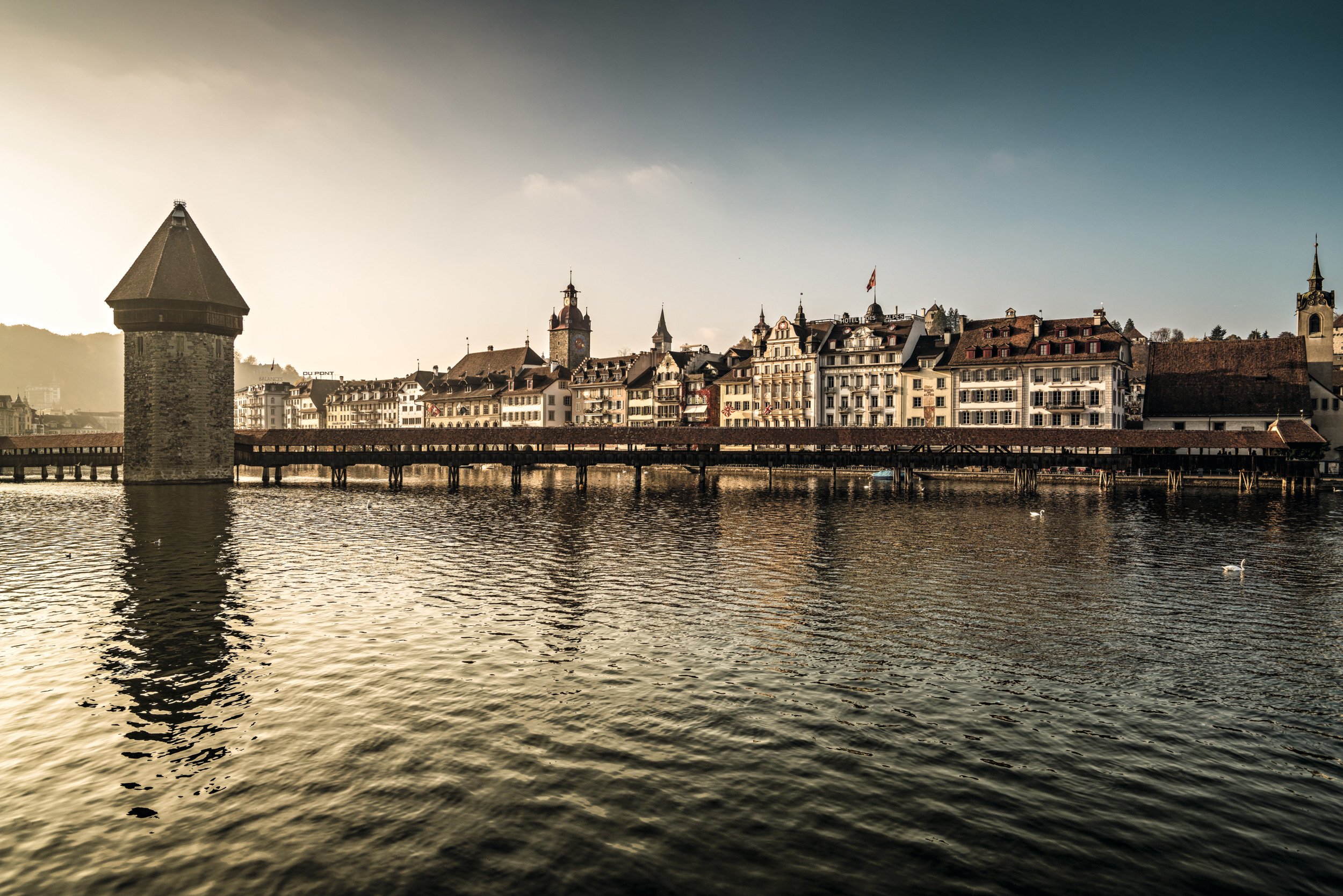 Atmosfera serale sul Ponte della Cappella a Lucerna.