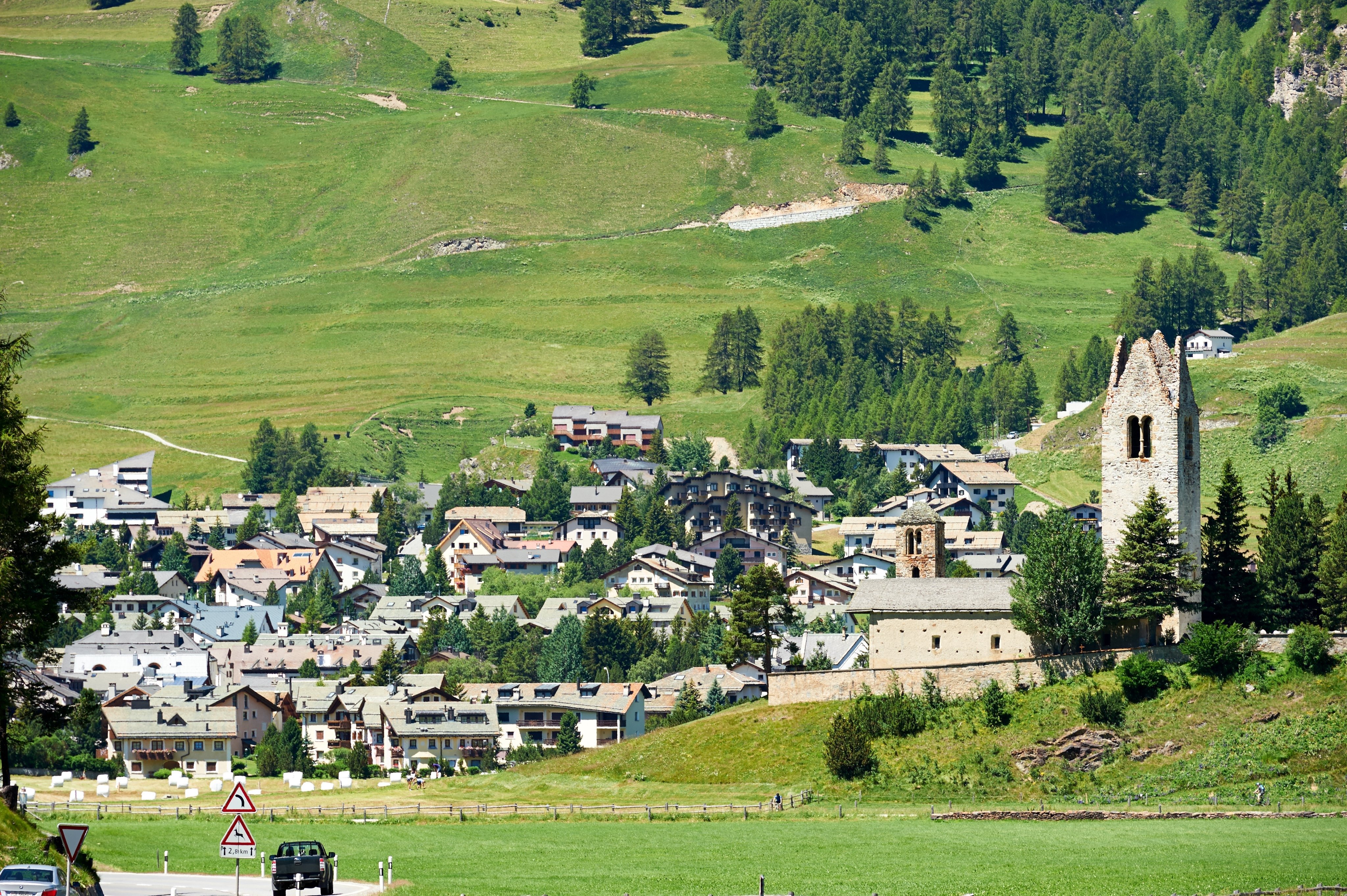 Samedan in mezzo alle montagne.