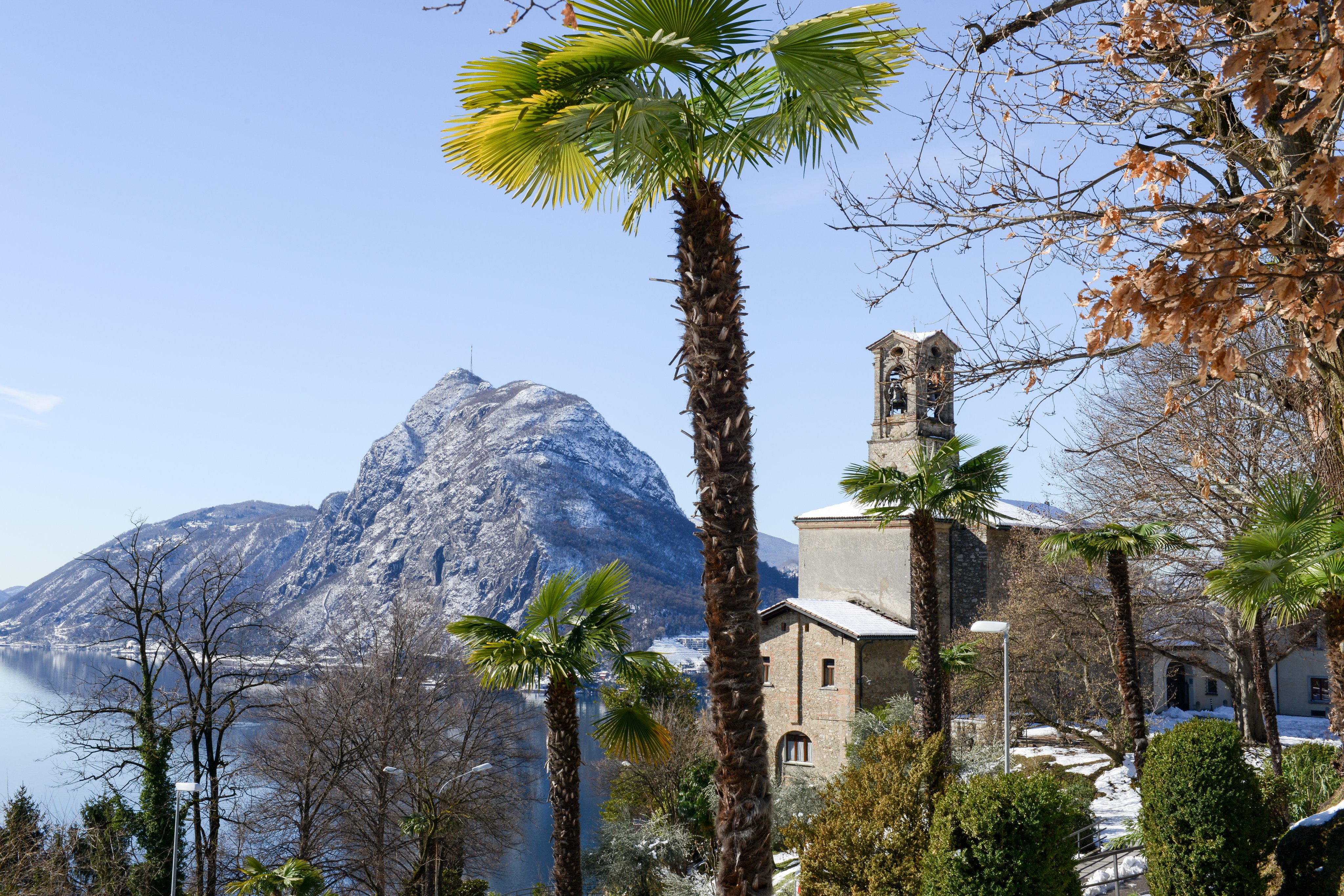 Vue de la baie de Lugano et de l'église de Saint Giorgio, Suisse