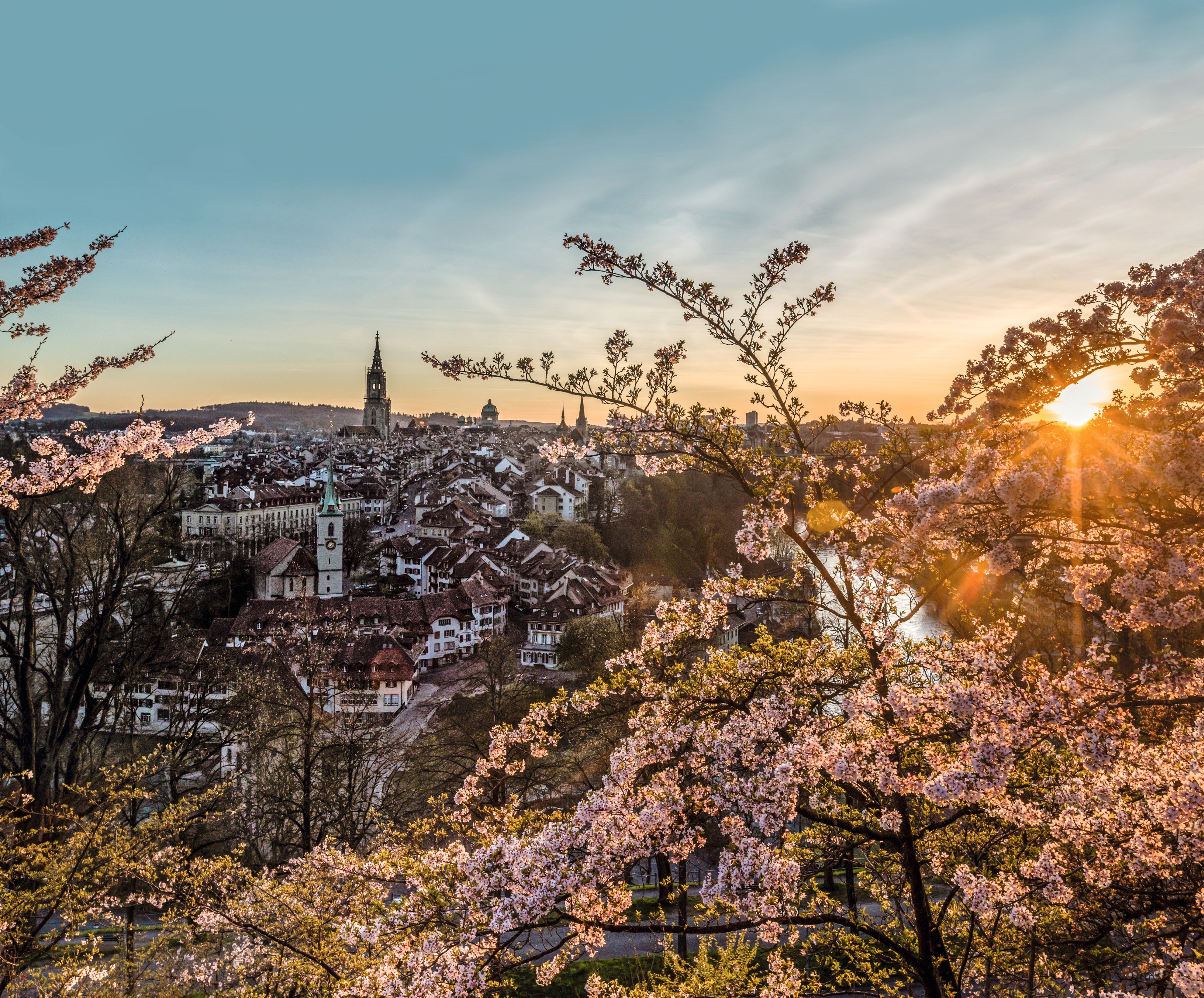 Panorama del centro storico di Berna in primavera.