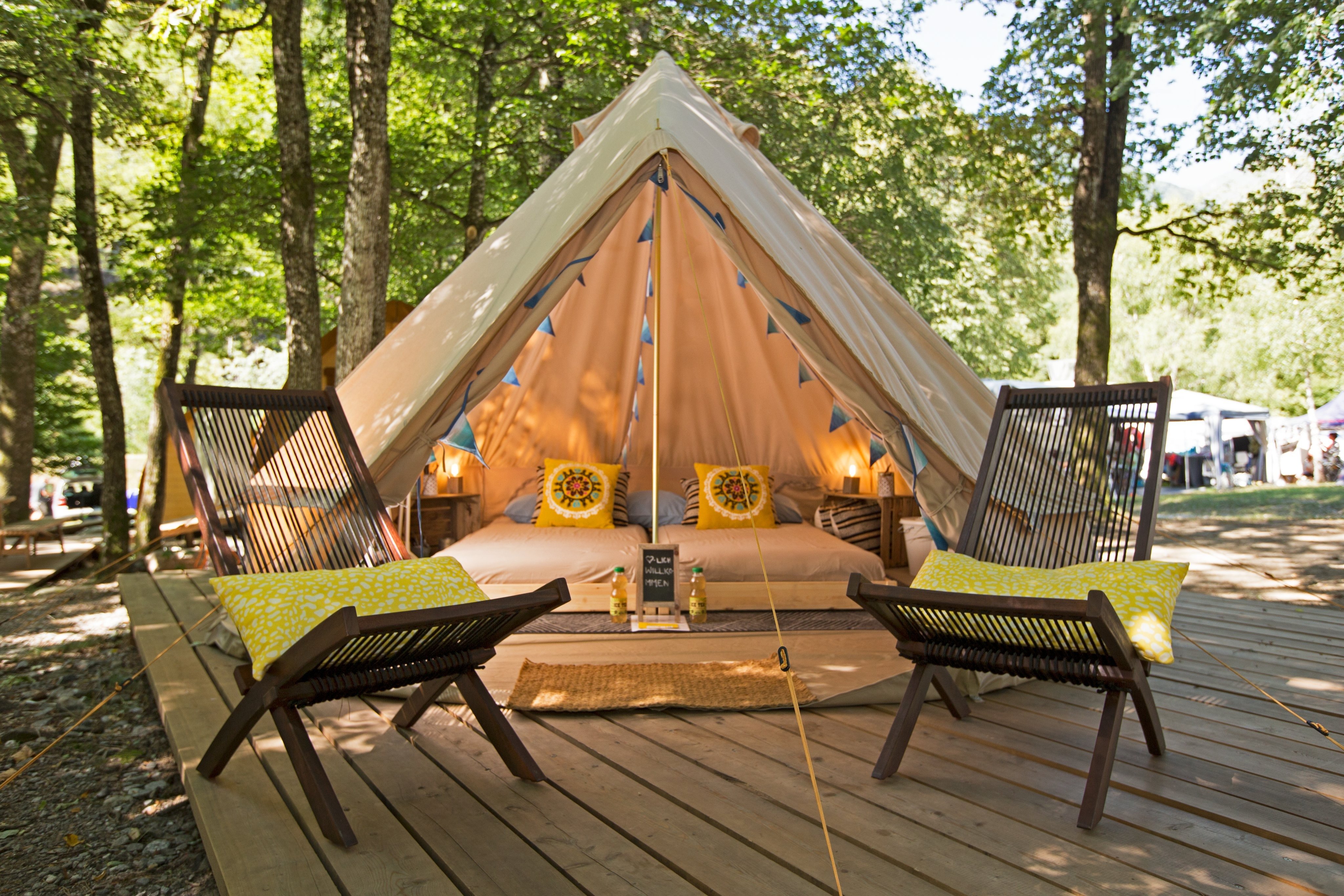 TCS Camping Gordevio Valle Maggia Nomadenzelt mit Vorplatz