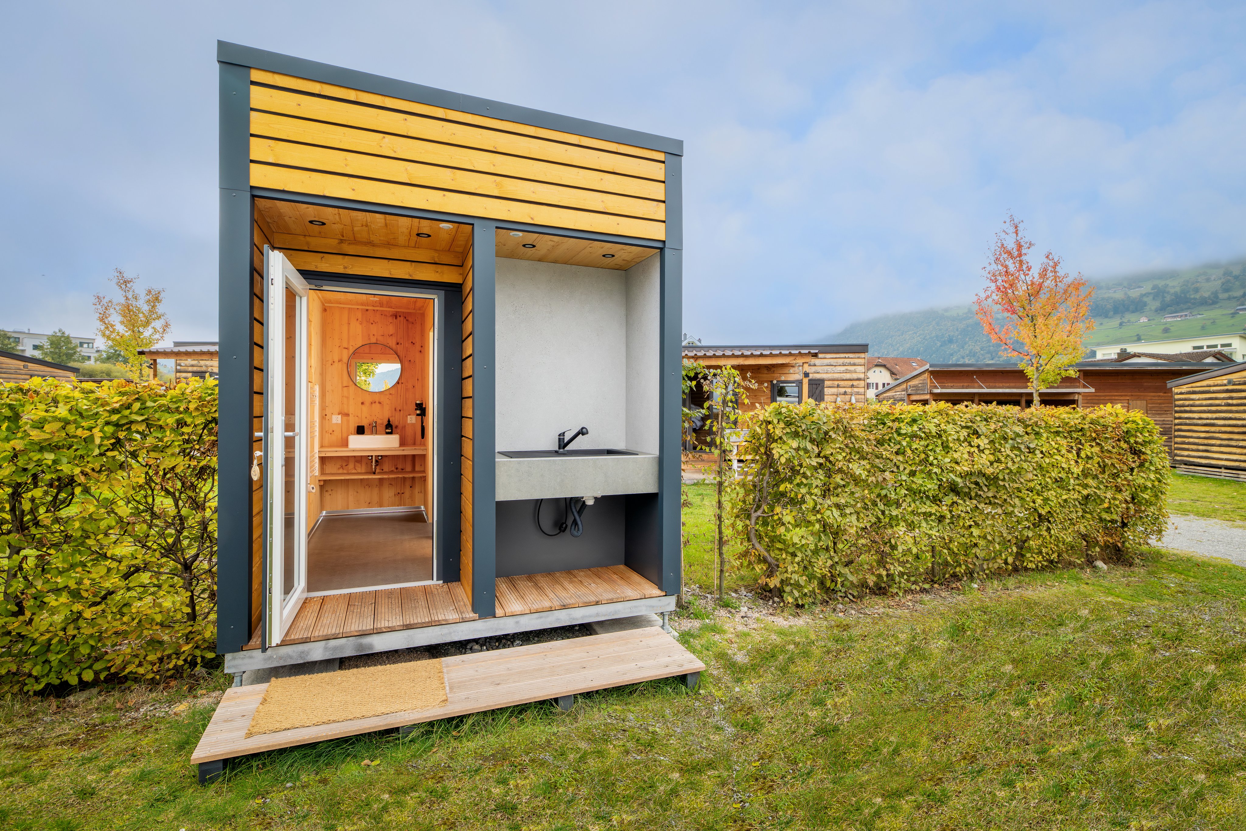 Emplacement avec sanitaires privés au camping TCS Buochs.