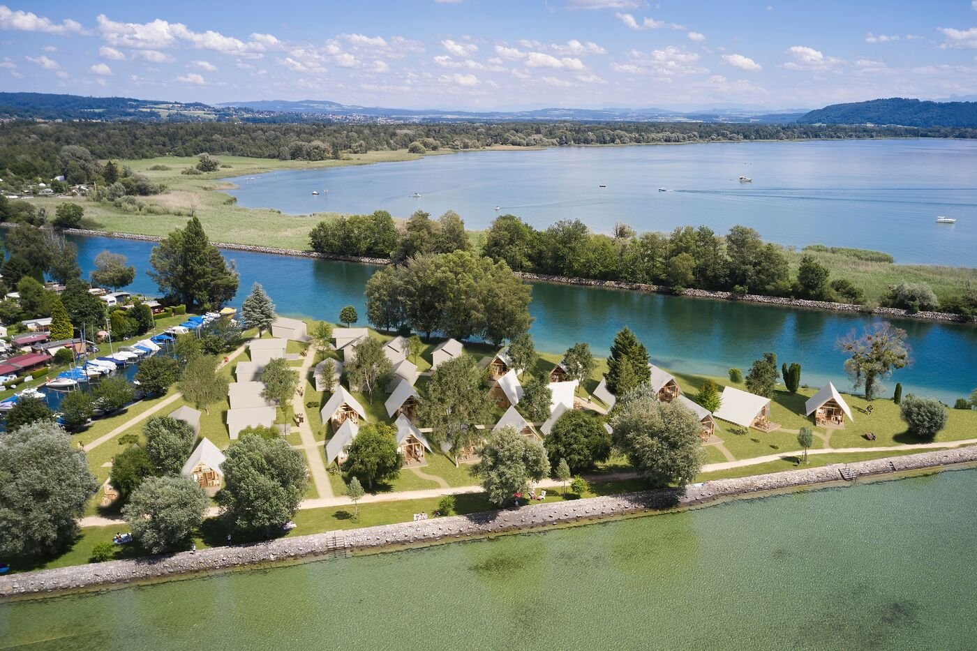 TCS Camping La Tène : illustration du futur village glamping sur « l'île ».