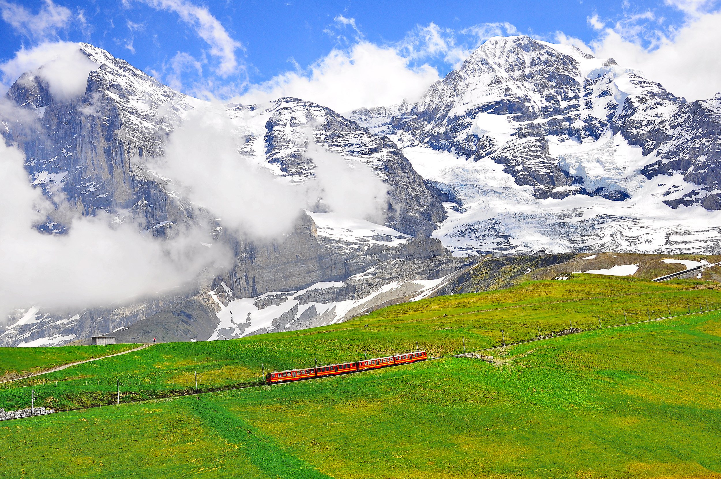 The cog railway from Jungfraujoch station runs to Kleine Scheidegg.