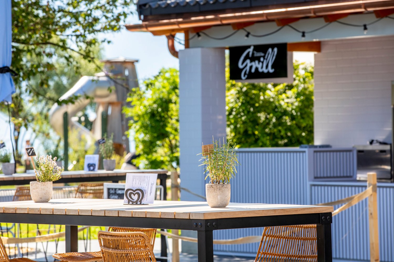 TCS Camping Gwatt Thunersee con accogliente terrazza Seebistro