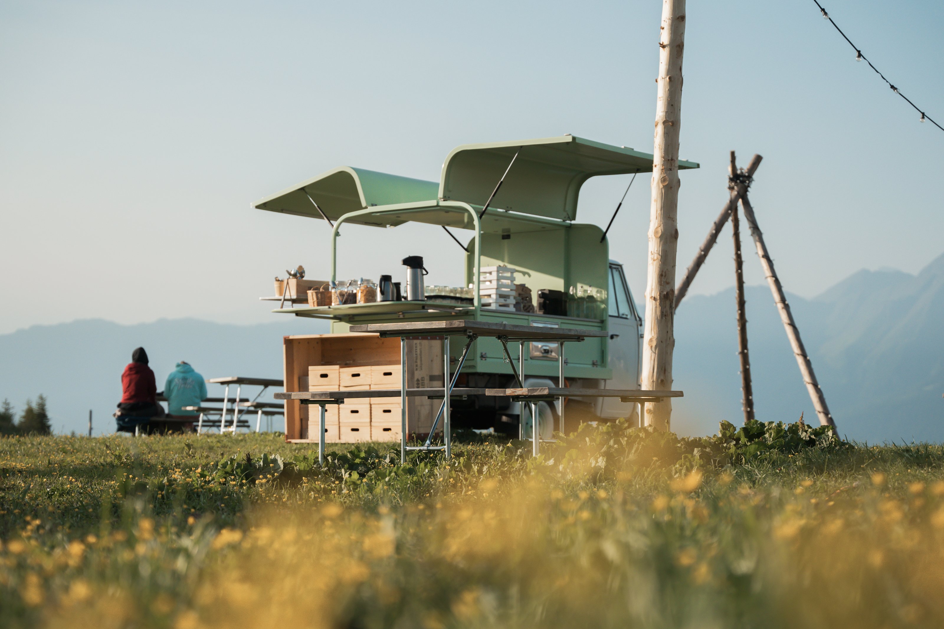 Petit-déjeuner en tuk-tuk au Laax Pop-Up Glamping